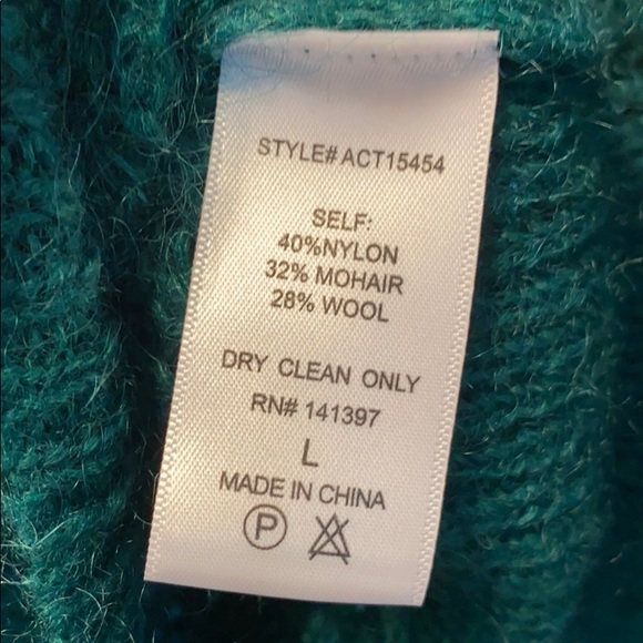 SOLD - ASTR Audra Bishop Sleeve Sweater Green - Picture 6 of 9